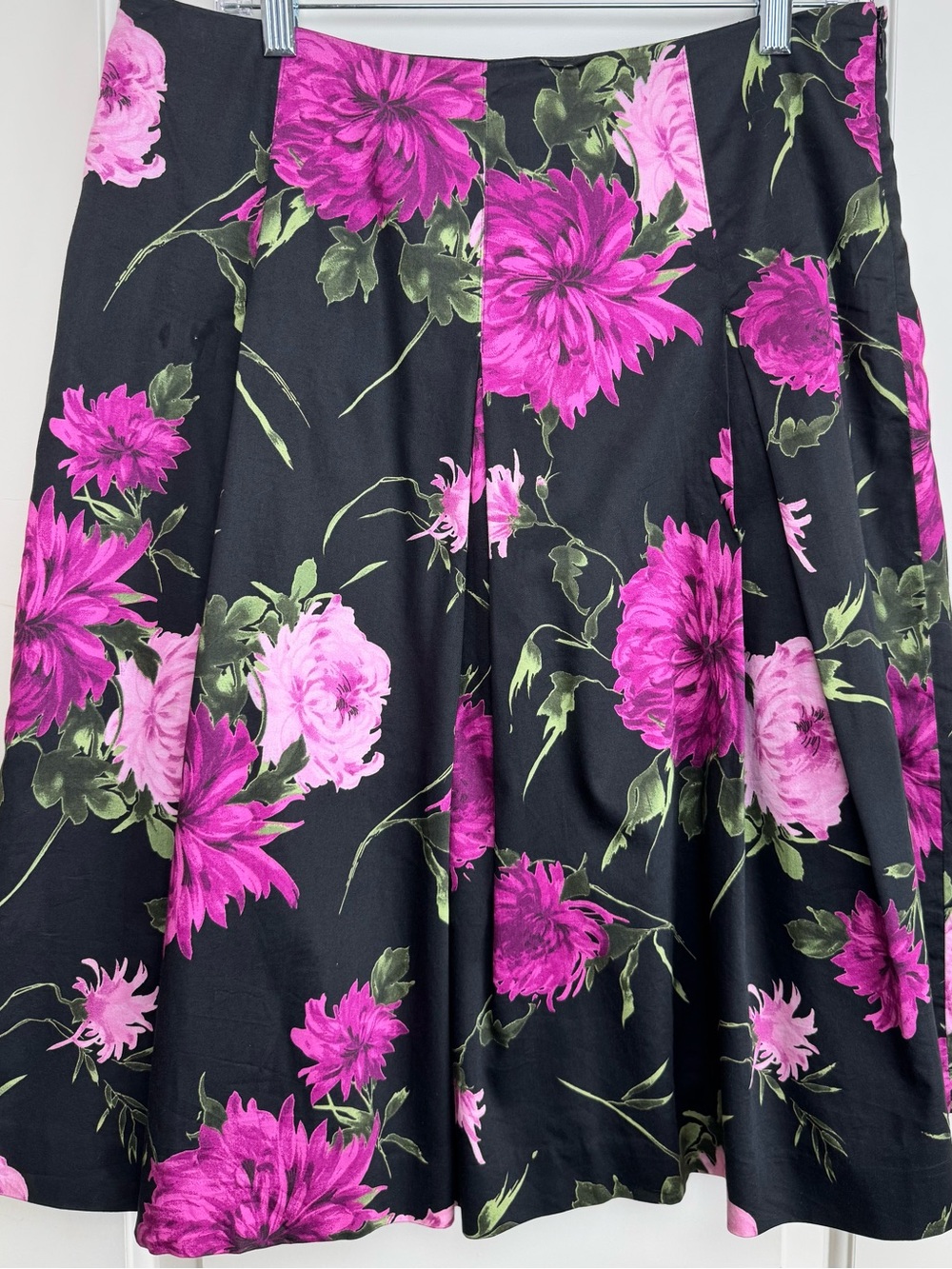 Talbots Flattering Fit Black Pink Floral A-Line Skirt Size 10 Cotton Stretch
